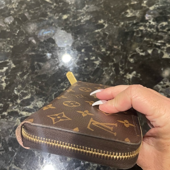 Louis Vuitton Zippy Wallet - Picture 6 of 8